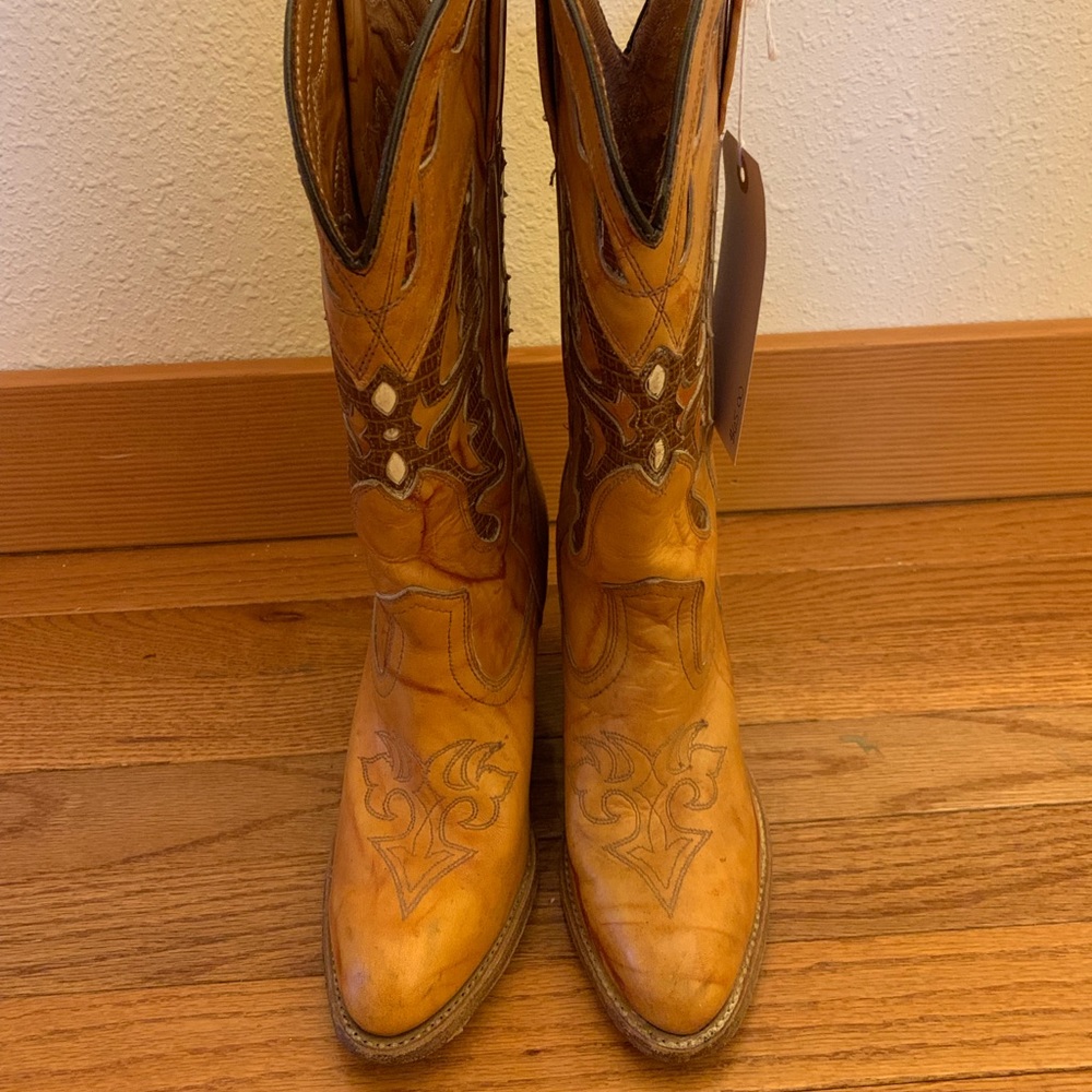 Even cowgirls get the blues vintage boots